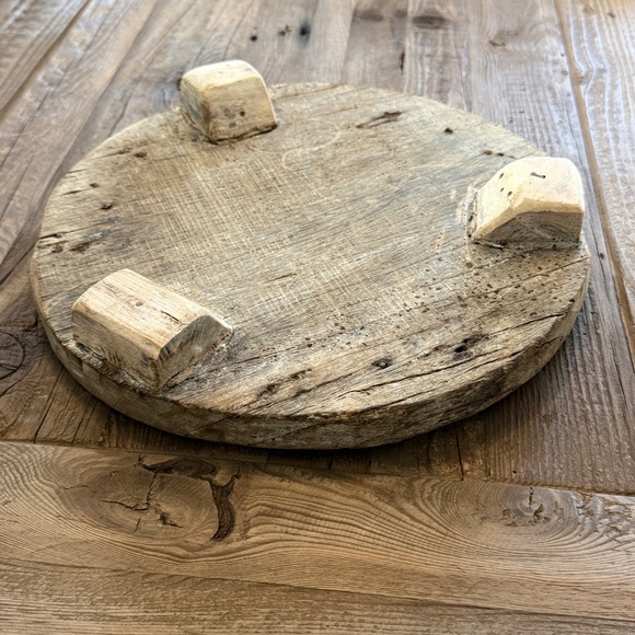 Rustic Wooden Round Riser - Picture 3 of 3